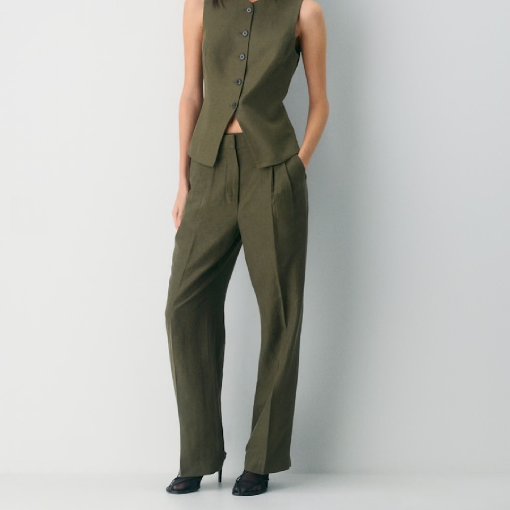 Aritzia Effortless Pants in Green